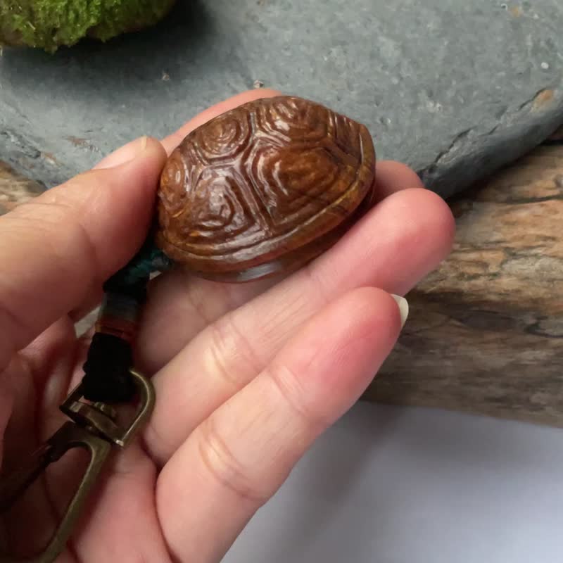 [Xuanwen Small Tortoise Shell] Hand-carved nanmu with good luck - Keychains - Wood Multicolor