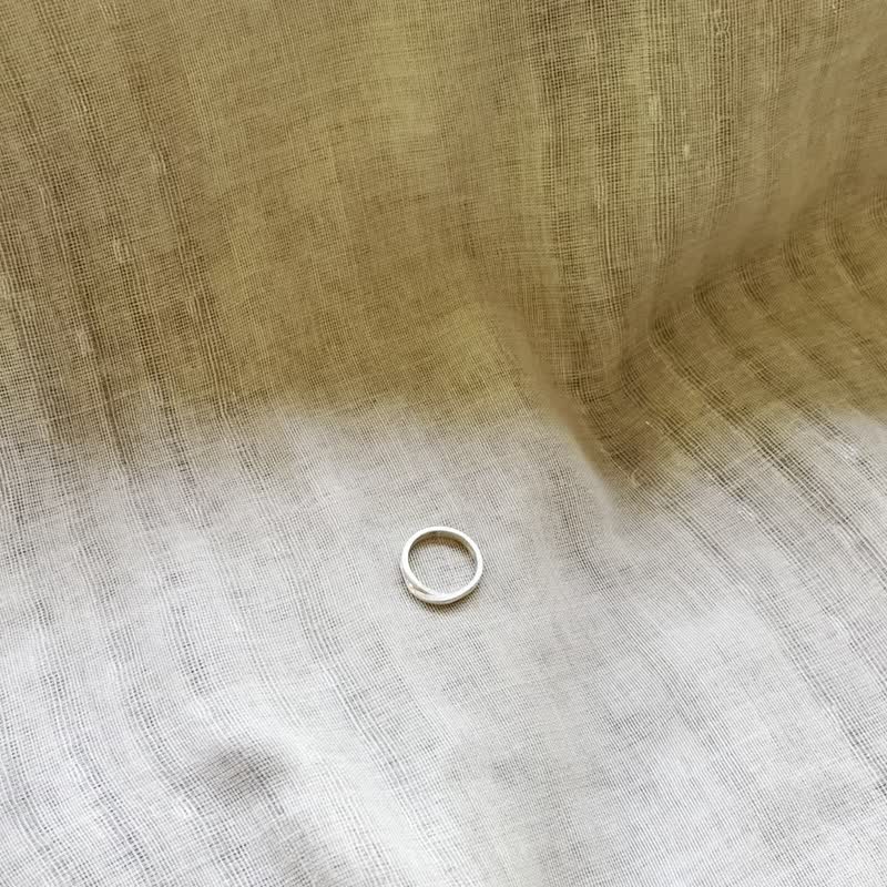 Criss cross handmade silver ring (R0041) - 戒指 - 銀 銀色