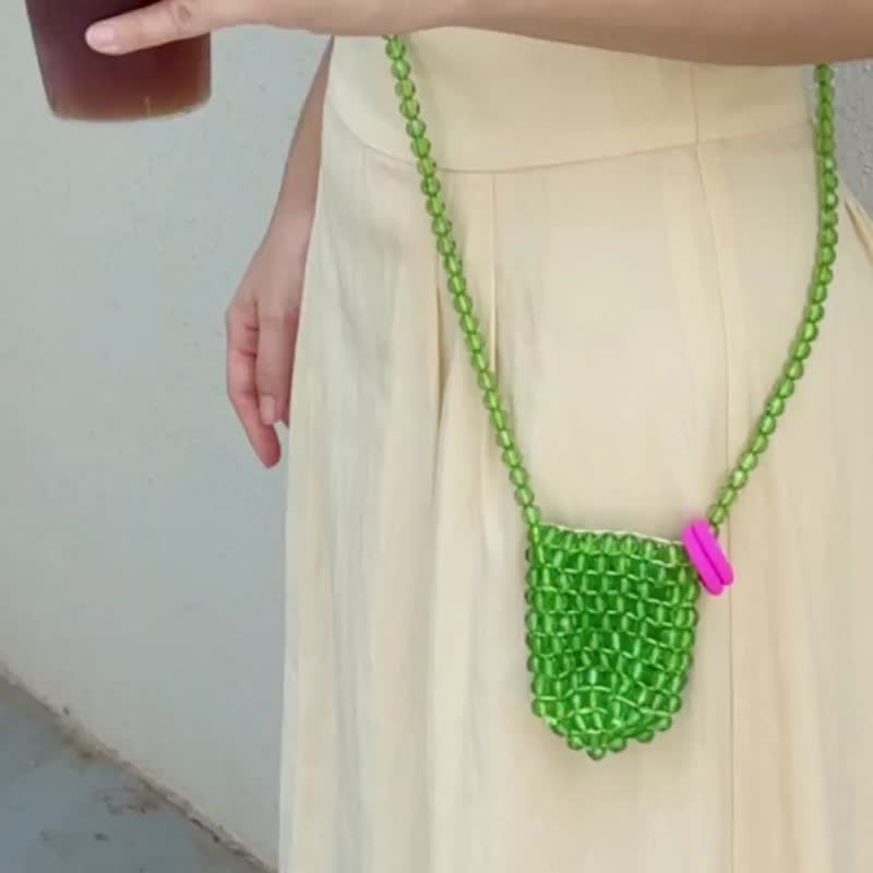 Green grapes beaded mini bag for pod lipsticks keys  cross body - กระเป๋าแมสเซนเจอร์ - พลาสติก สีเขียว
