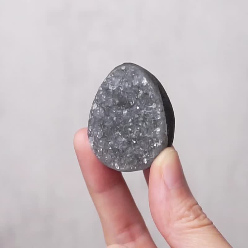 拇指彩晶蛋 // 智慧 財富 // 水晶蛋 水晶擺飾 贈底座 - 擺飾/家飾品 - 水晶 灰色