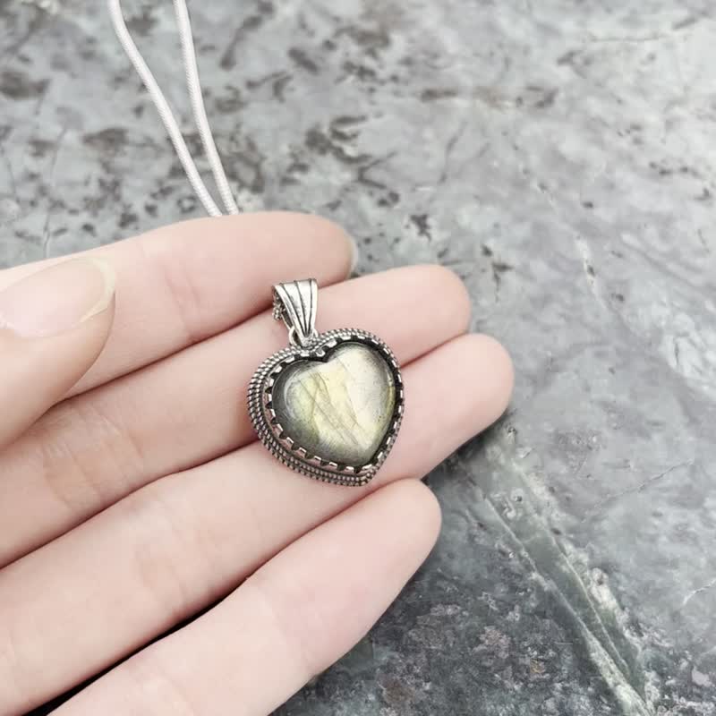 Xiyingyao 925 Silver labradorite love necklace yellow labradorite necklace clavicle chain retro - สร้อยคอ - คริสตัล สีน้ำเงิน