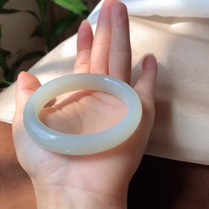 高冰晴水青白色美玉鐲 精緻和田玉料子冰潤細膩超有存在感圈口5 - 吊飾/掛飾 - 玉石 