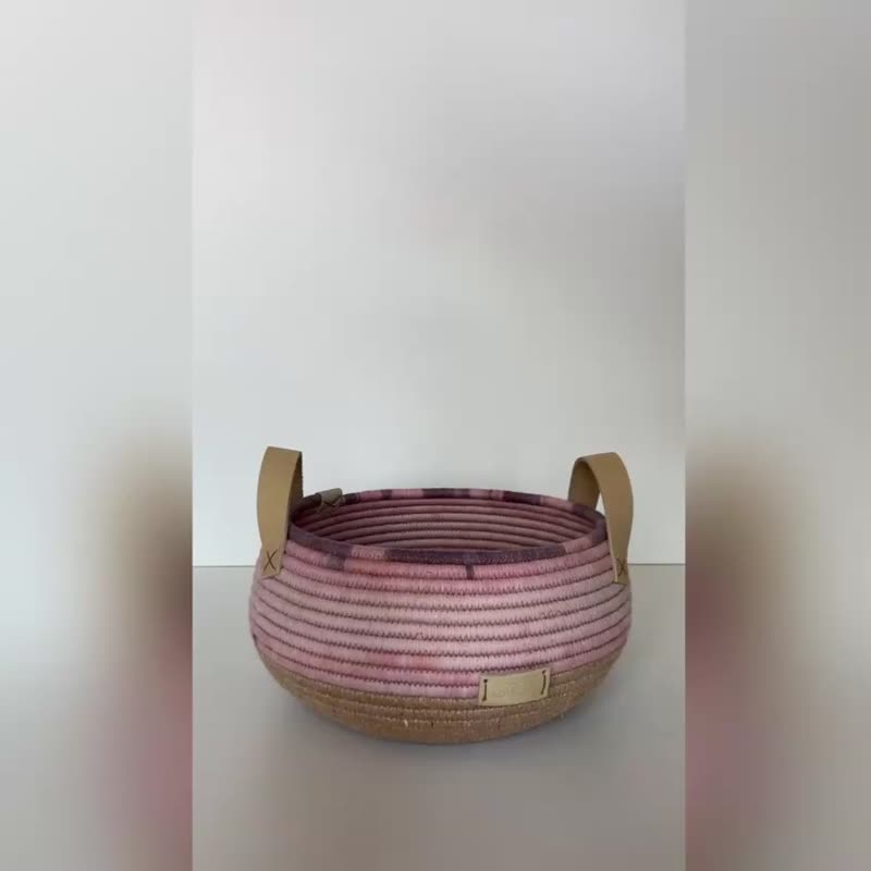 Round basket with leather handles 19 cm x 12 cm - 居家收納/收納盒/儲物盒 - 棉．麻 橘色