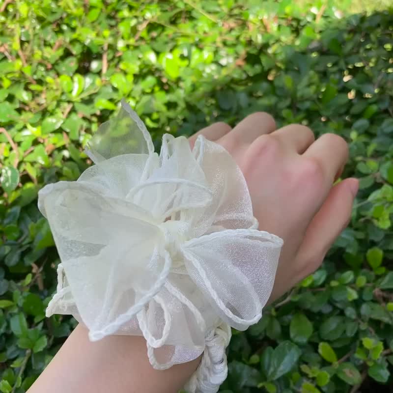 白色 花 髮圈 手腕花  【亮光絲】 - 髮夾/髮圈 - 其他人造纖維 白色