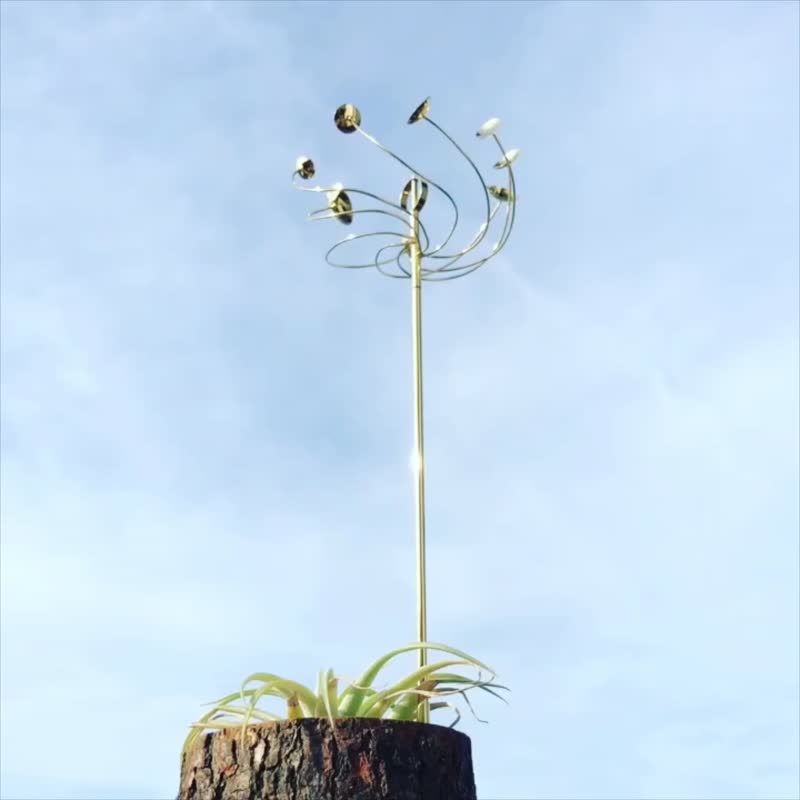 八葉手作りイエロー風車（大型クスノキ台座） | ミニ風速計 風速計 - 置物 - 銅・真鍮 