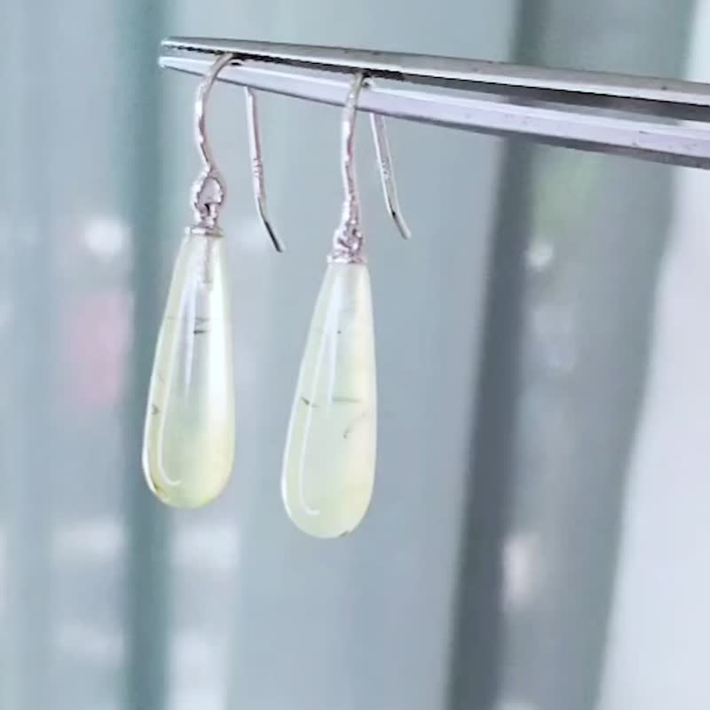 Mu Chun Nuan Yang | Grape Stone Long Water Drop Cut Ear Hook Earrings 925 Sterling Silver Mother's Day Gift - ต่างหู - เครื่องเพชรพลอย สีเขียว
