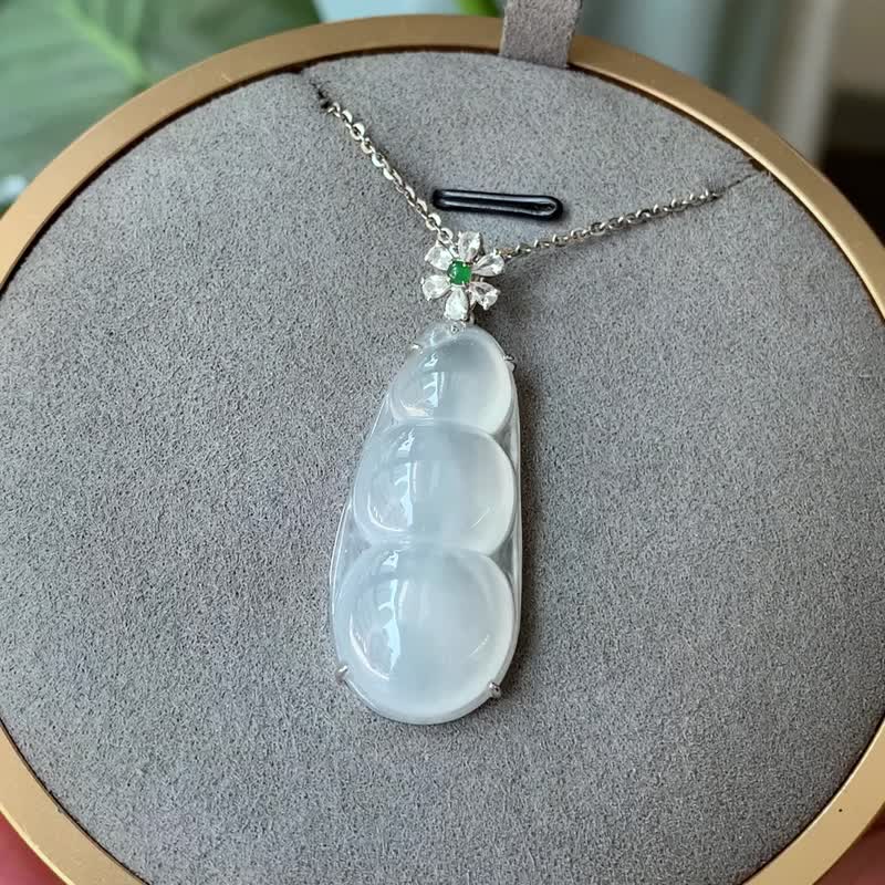 Ice seeded white jade pod jade pendant / 18K / white steel jade | natural grade A jadeite necklace - Necklaces - Jade White