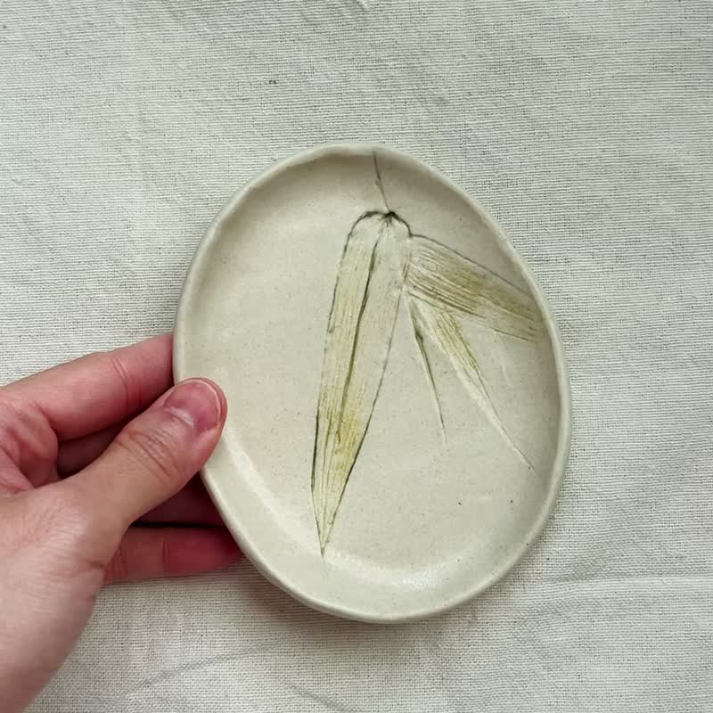 竹葉輕青 手捏陶12.5 x 10.1 x 1.2 cm - 盤子/餐盤/盤架 - 陶 