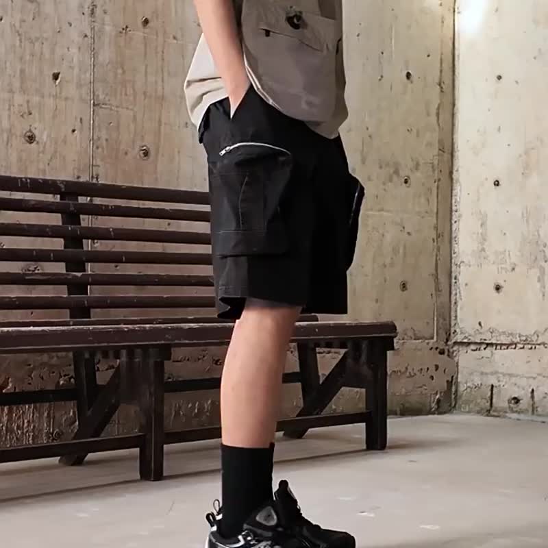 Retro washed distressed metal zipper pocket five-point denim shorts, trendy loose fit - กางเกงขาสั้น - วัสดุอื่นๆ สีดำ