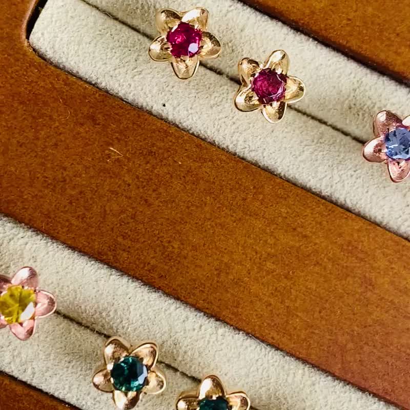 五瓣花耳環, 鑲嵌3毫米圓形切割寶石。 - 耳環/耳夾/耳骨夾 - 半寶石 多色