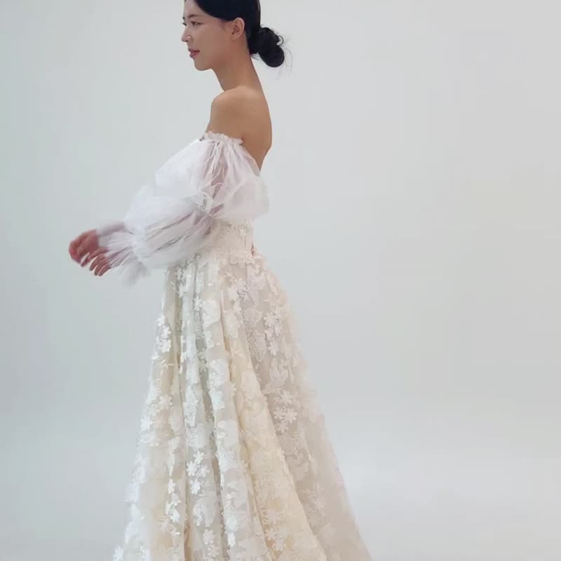 Floral lace fluffy dress exclusively at Dahlia Blanc - ชุดราตรี - วัสดุอื่นๆ ขาว