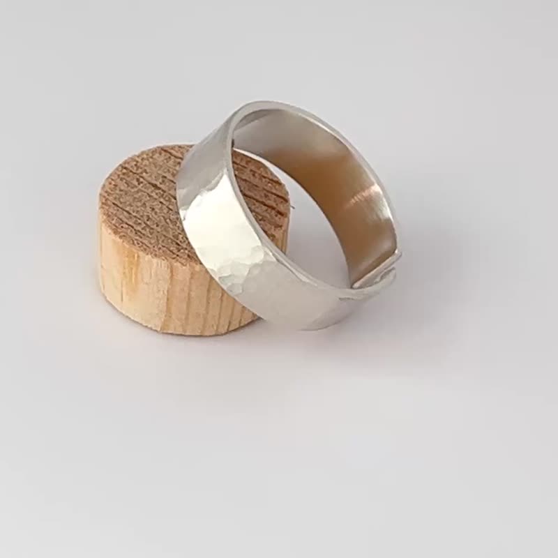 Open Ring in Hammered Satin 925 Sterling Silver 6mm - Designed in Italy - 戒指 - 純銀 銀色