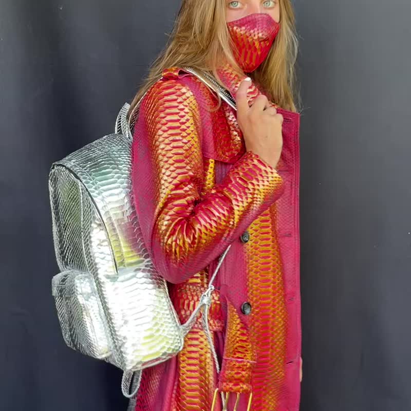 Silver Python Leather Backpack Snakeskin Rucksack Laptop Bag Hand Luggage - 後背包/背包/書包 - 真皮 銀色
