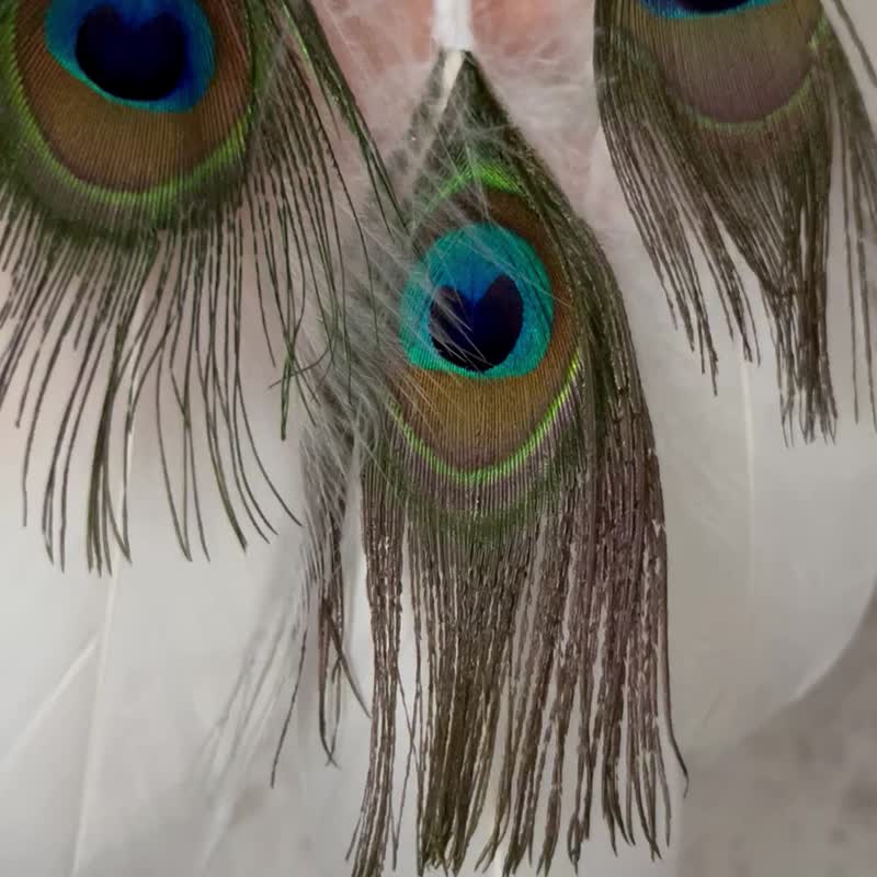 White Dream Catcher With Peacock Feathers And Natural Stones Wall Decor Home - Wall Décor - Thread White