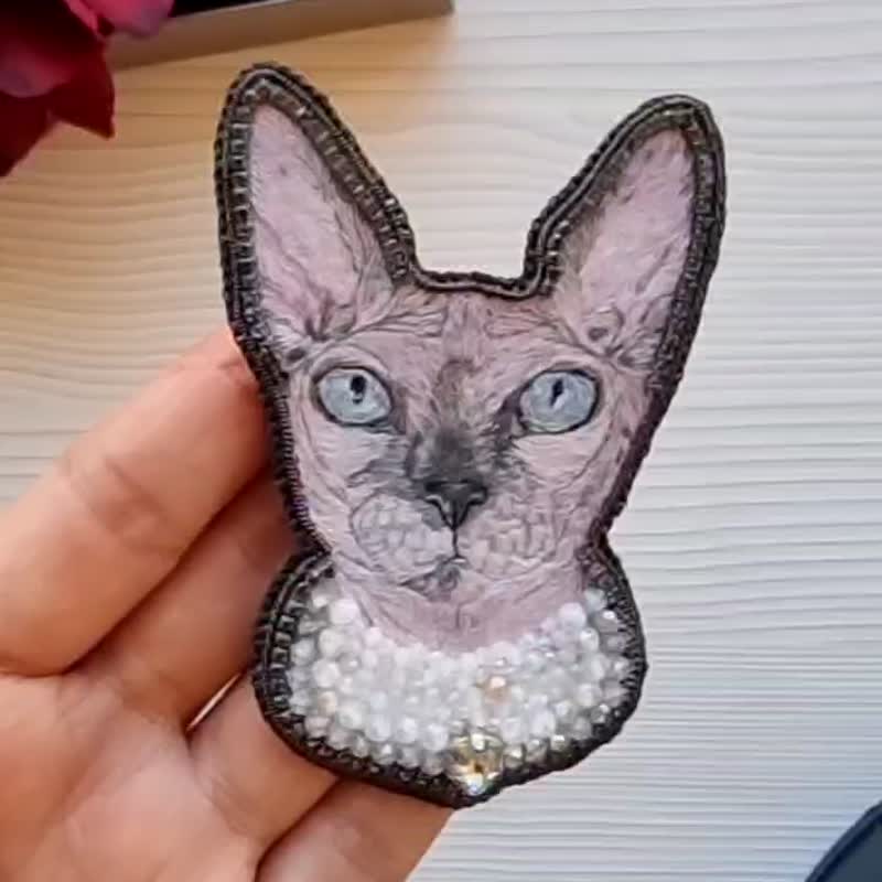 Personalized sphynx cat portrait brooch. Custom pet portrait from photo. - 似顏繪/客製畫 - 繡線 