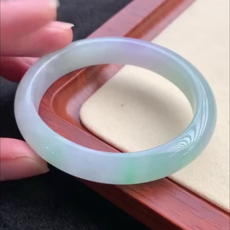 冰種 天然翡翠 緬甸 A玉 玉鐲 • 糯冰種春帶彩翡翠貴妃鐲 - 手鍊/手環 - 玉石 紫色