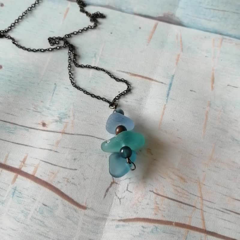 Vertical Bar Necklace.Sea Glass Charm Necklace.Dainty Necklace.Aqua sea glass - 項鍊 - 玻璃 藍色