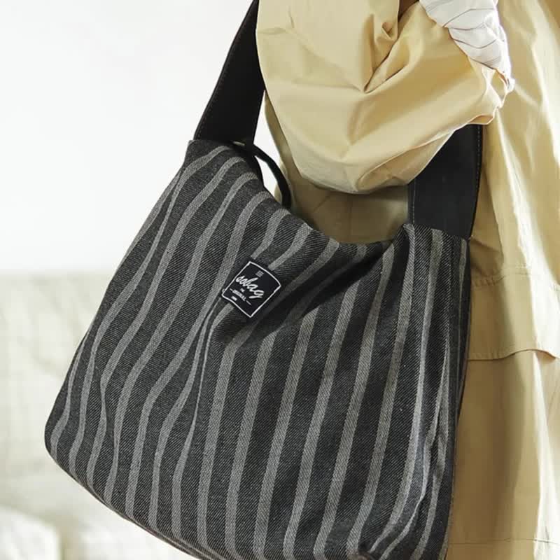 sobag Japanese striped autumn and winter lazy one-shoulder cotton and linen canvas bag female commuter zipper large capacity tote bag - Messenger Bags & Sling Bags - Cotton & Hemp Black