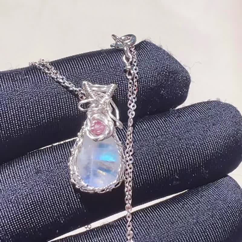 Pure handcrafted pure silver wound Indian rose blue moonstone pendant - สร้อยคอ - เครื่องเพชรพลอย หลากหลายสี