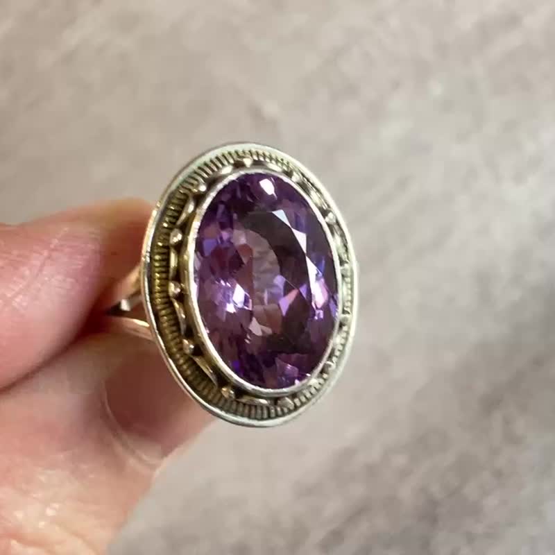 Natural amethyst ring handmade in Nepal 925 sterling silver - แหวนทั่วไป - คริสตัล สีม่วง