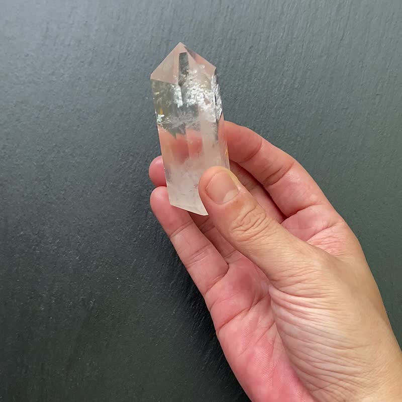 天然冰透帶彩白水晶共生黃膠花 水晶能量柱 消磁淨化 招財開運 - 擺飾/家飾品 - 水晶 多色