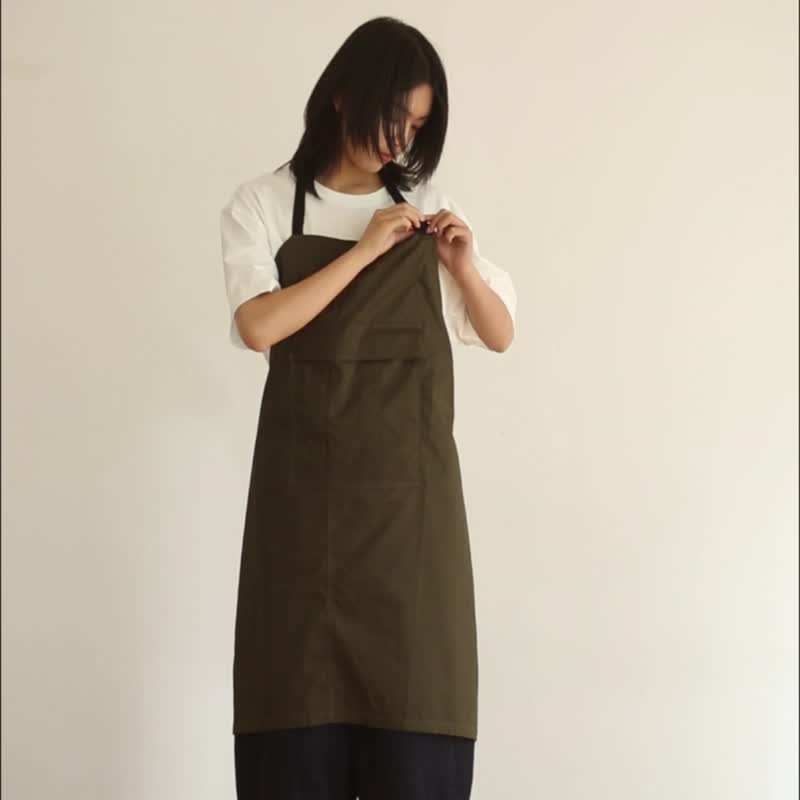 鹿造LUZAO 掛脖可調節 大口袋圍裙 深軍綠色 職人工作服 - 圍裙 - 棉．麻 