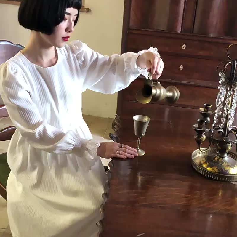 治癒系白色 棉質竪條提花少女洋裝 法式花邊袖高腰連身裙 含裡布 - 洋裝/連身裙 - 聚酯纖維 白色