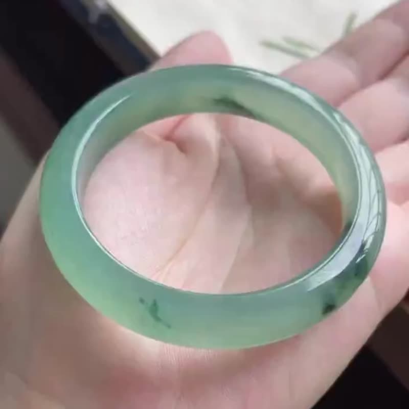 冰種翡翠天然翡翠玉鐲 A玉手鐲玉鈪 • 冰種油青半山水翡翠福鐲 - 手鍊/手環 - 玉石 綠色