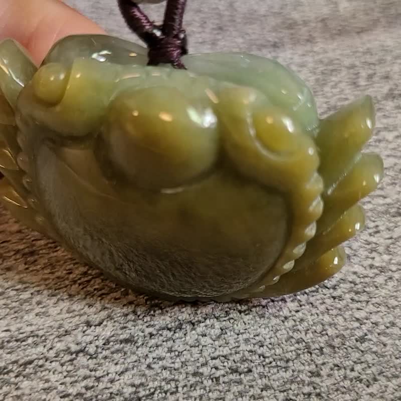 親翠 天然翡翠 冰茶綠立體優美大螃蟹項鍊 | 八方來財 - 項鍊 - 玉石 綠色