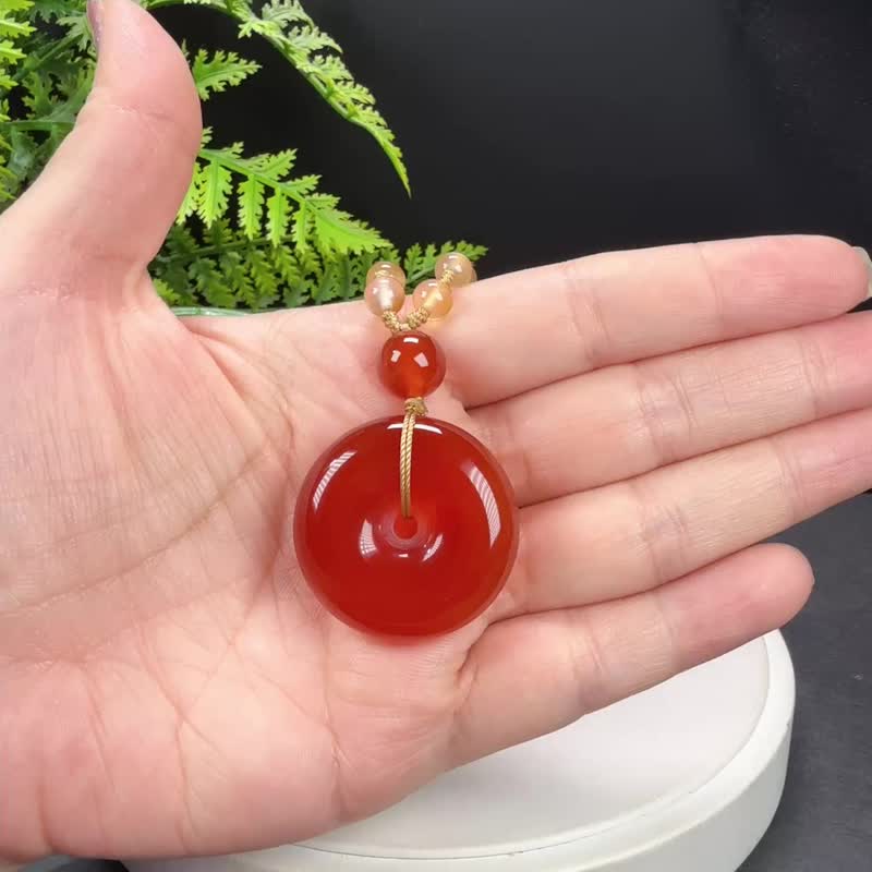 紅瑪瑙吊墜項錬 冰潤起剛手工雕刻平安扣 平安順遂 美好期許和諧 - 項鍊 - 半寶石 紅色