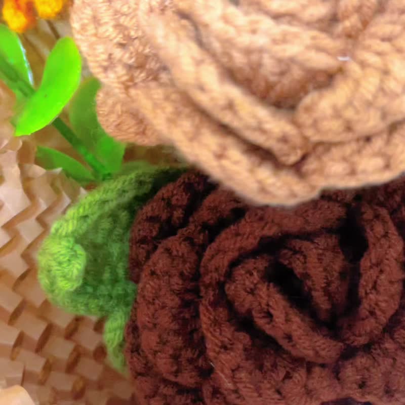 Handmade vintage style blend of timeless elegance crocheted bouquet - ช่อดอกไม้แห้ง - งานปัก 