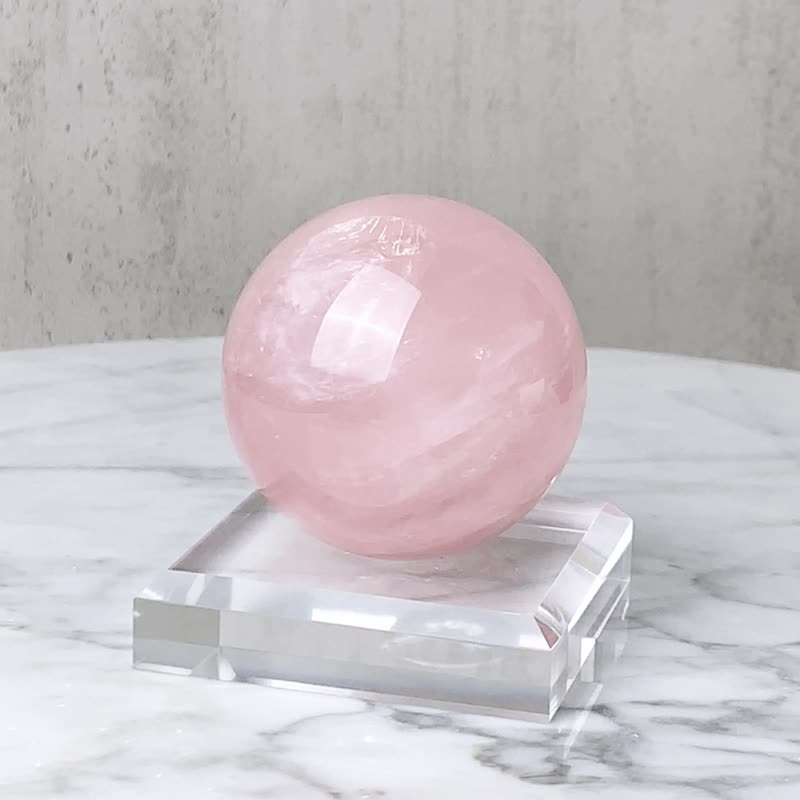粉晶球 //水晶擺飾 水晶球 附底座 // 好人緣 貴人運 招桃花 - 擺飾/家飾品 - 水晶 粉紅色