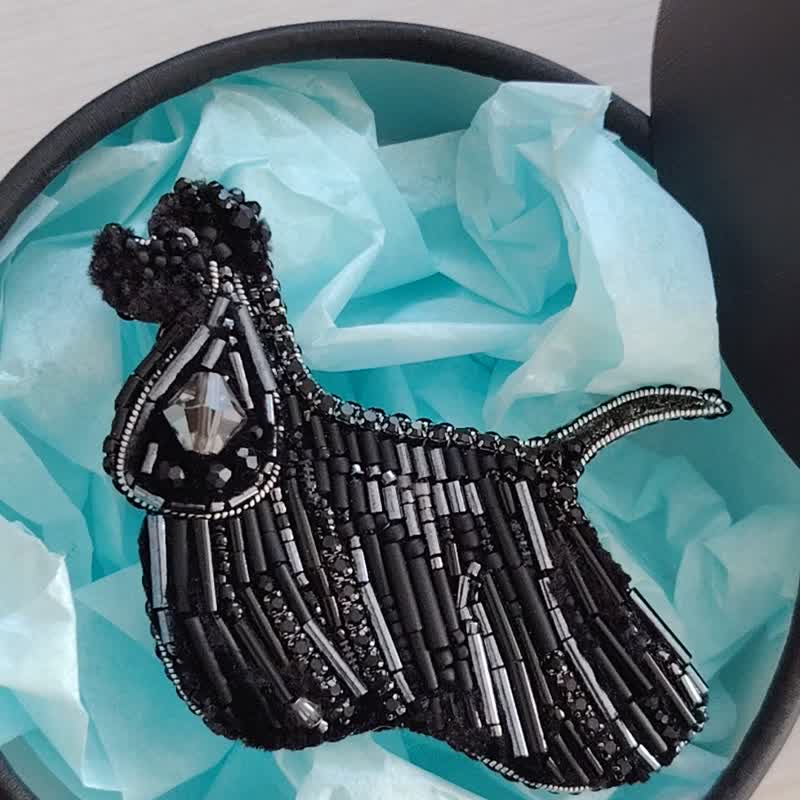 Black American cocker spaniel brooch, pet portrait jewelry, dog show number clip - 胸針 - 玻璃 黑色