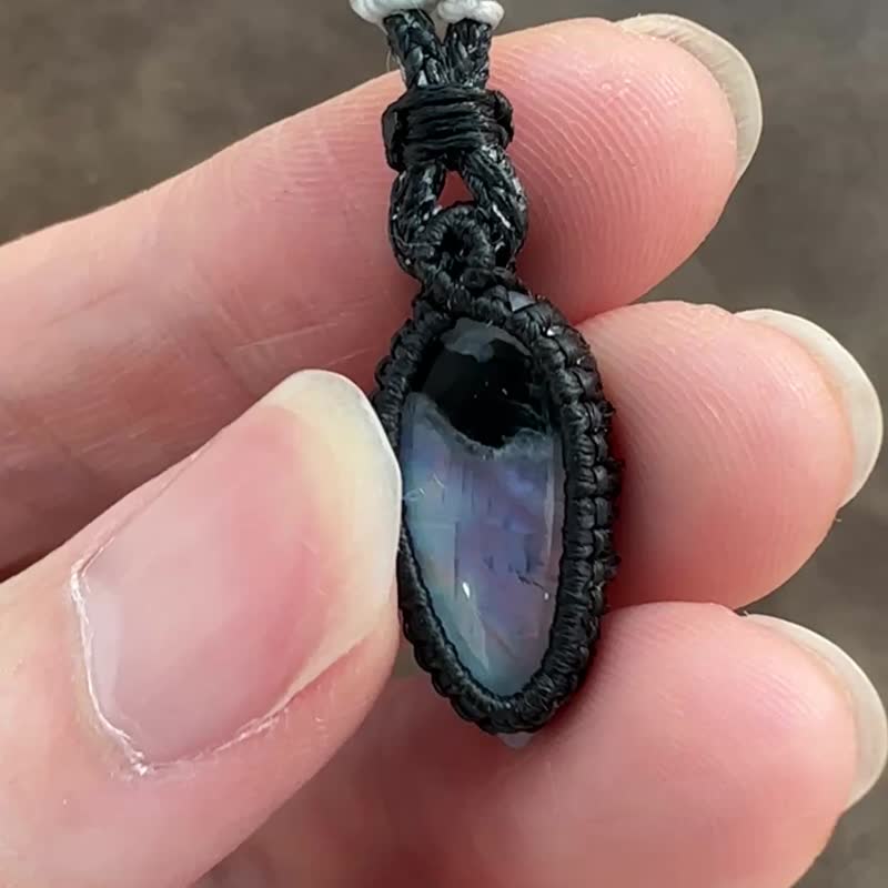 CSP46 Simple ethnic style Wax thread woven Stone(symbiotic black tourmaline) pendant necklace (adjustable) - สร้อยคอ - เครื่องเพชรพลอย สีดำ