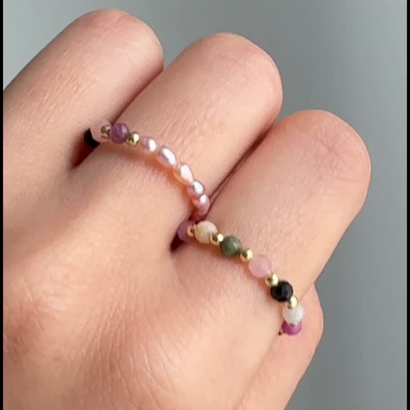 Mini tourmaline pearl natural stone elastic beaded ring best friend and sister gift - แหวนทั่วไป - วัสดุอื่นๆ สีม่วง
