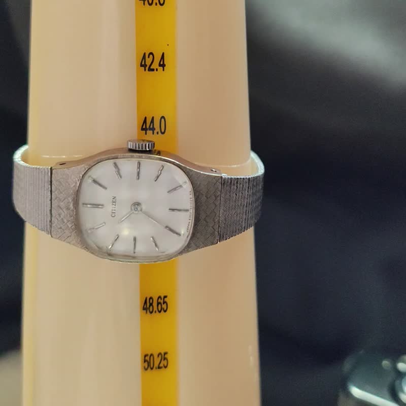 スペースエイジな脚付き時計 CITIZEN(シチズン)ミューズ - [Sold
