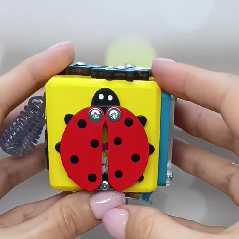 Activity cube,Travel toy for 1 year old,  ,Busy board, Baby gift, Fidget cube - ของเล่นเด็ก - ไม้ สีเหลือง