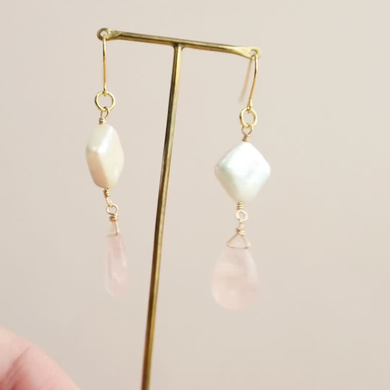 Freshwater pearl morganite earrings, Clip-On charms - ต่างหู - หิน สึชมพู