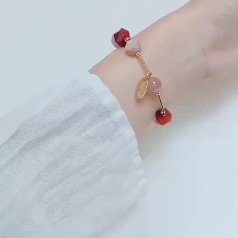 [Ladies Bracelet] Stone / Red Tiger Eye / Strawberry Crystal Gorgeous Bracelet / Japanese Silk Thread - สร้อยข้อมือ - คริสตัล สีแดง