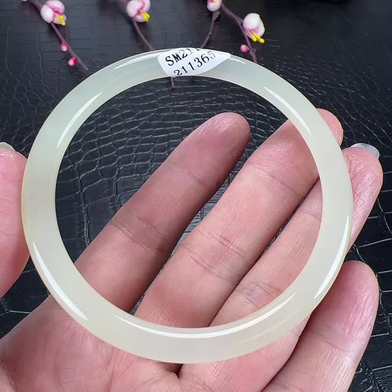 天然新疆和田玉晴水叮當鐲圓條手鐲  圈口59mm 玉質細膩溫潤 - 手鍊/手環 - 玉石 