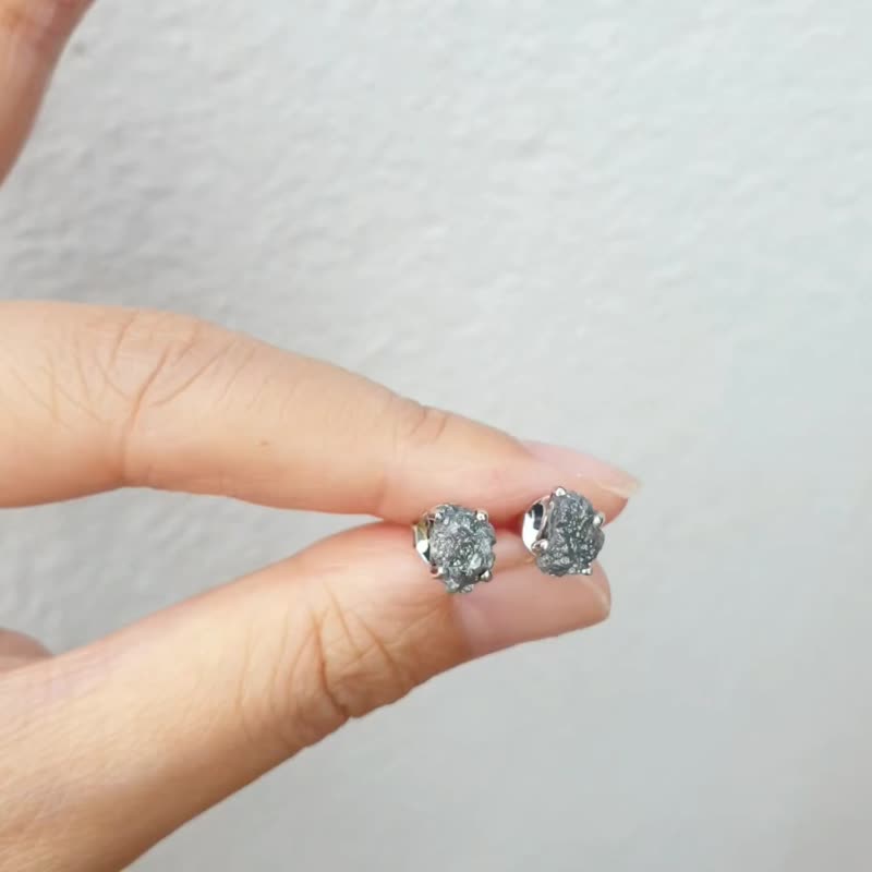 Rough diamond earrings size 7x5 mm, Silver 925 white gold plated. - Earrings & Clip-ons - Gemstone Gray