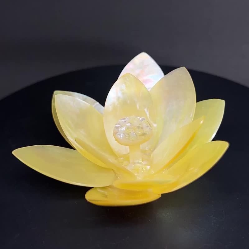 Akoya Shell Decoration Lotus Flower 04 - ของวางตกแต่ง - เปลือกหอย สีทอง