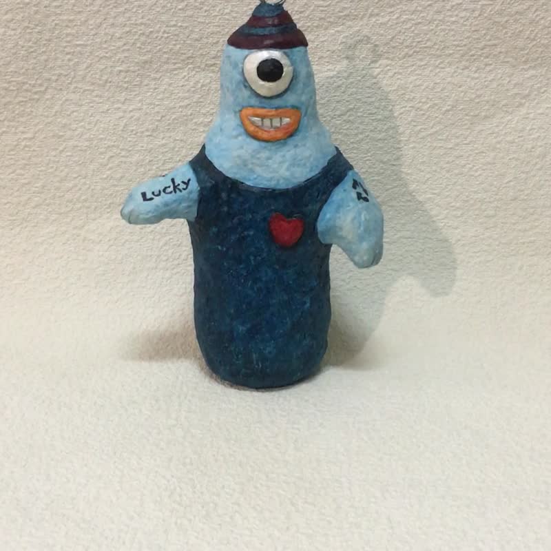 A photo & note clipping handcraft doll / Mr. Lucky - 擺飾/家飾品 - 環保材質 