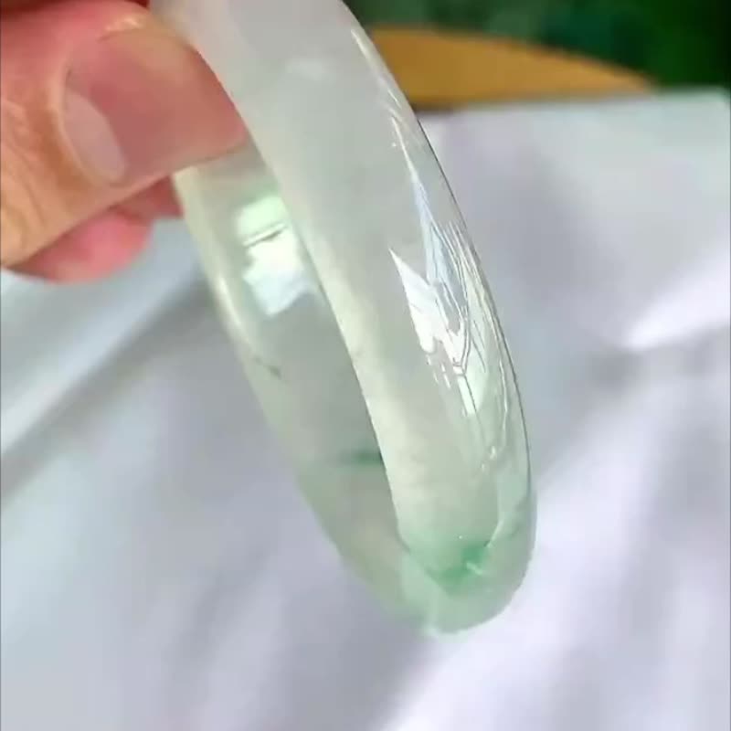 冰種 天然翡翠 緬甸 A玉 玉鐲 • 冰玻種飄花翡翠貴妃鐲 - 手鍊/手環 - 玉石 綠色