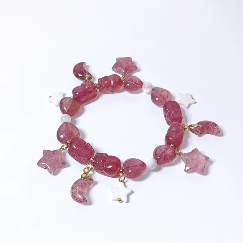 Red Strawberry Crystal Pi Xiu, Wish You Come True, Stars and Moon Glow, Tridacna Clam, Fortune, Career and Popularity Bracelet - Bracelets - Gemstone Red