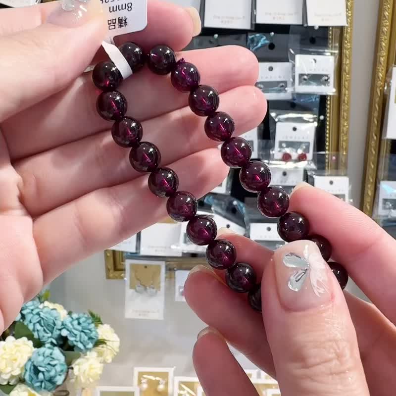 Boutique-grade beautiful crystal Purple Teeth Black Crystal 8mm crystal bracelet main beauty crystal Qi and blood circulation - สร้อยข้อมือ - คริสตัล สีม่วง