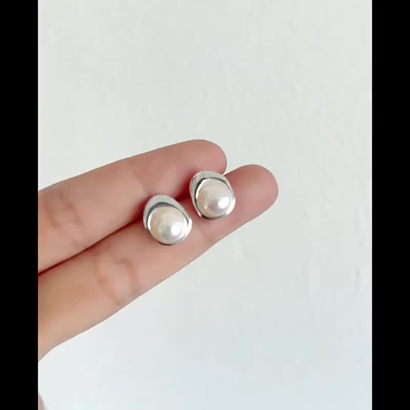 Hi Onion我是月亮 小眾純銀珍珠耳釘甜酷優雅百搭耳夾復古簡約 - 耳環/耳夾/耳骨夾 - 其他材質 白色