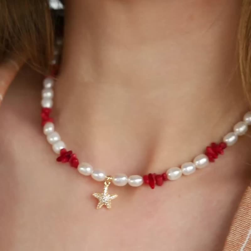 Gold pearly chocker with starffish, Red and white coral necklace - สร้อยคอ - ไข่มุก สีแดง