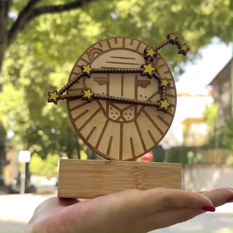 Zodiac Wooden Nursery Keepsake – Leo Hand Painted Trophy - Custom Name Gift - 擺飾/家飾品 - 木頭 