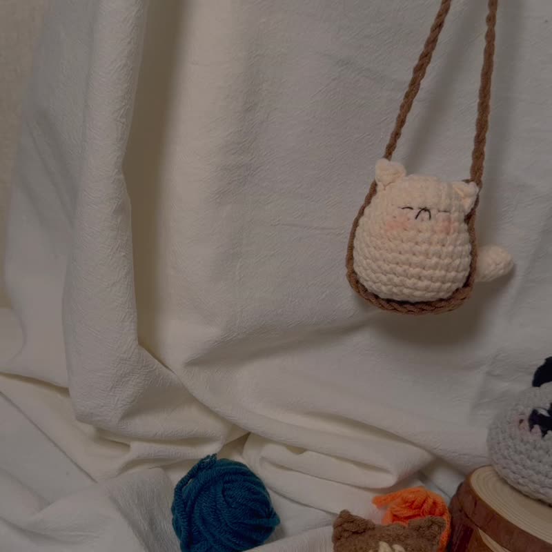 Sleeping cats are the most therapeutic - sleeping on a swing, sleeping on the floor, 3 colors can be used to make crocheted doll cars - Items for Display - Cotton & Hemp Multicolor